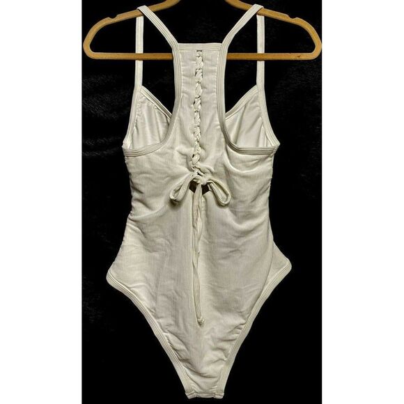 Chloe Rose White Carnation Mini Rib Cut-Out Front Laced Back Swimsuit Sz L  NEW - Picture 4 of 6